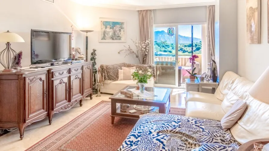 Apartamento de 2 dormitorios en Estepona, Spain No. 400 № 5