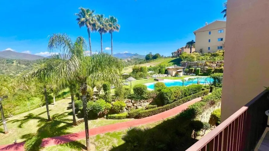 Dúplex de 4 dormitorios en Estepona, Spain No. 640 № 4