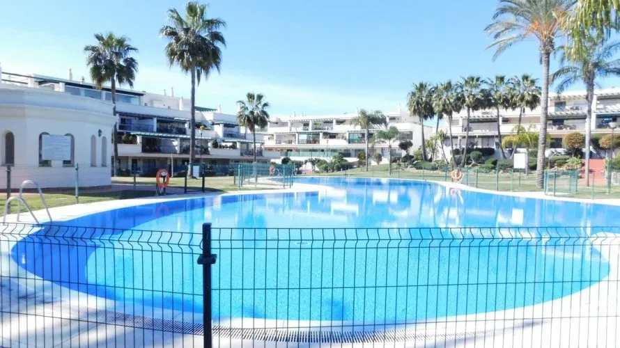 Apartamento de 2 dormitorios en Marbella, Spain No. 598