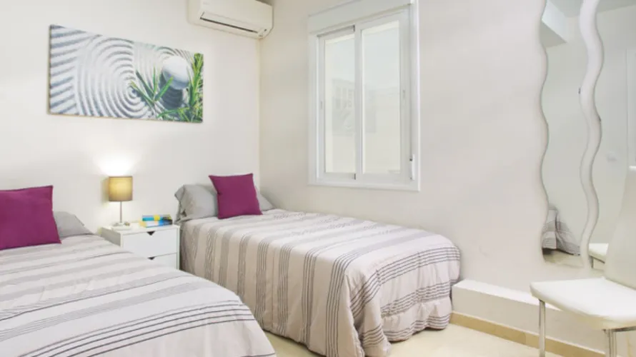 Apartamento de 2 dormitorios en Marbella, Spain No. 586 № 7