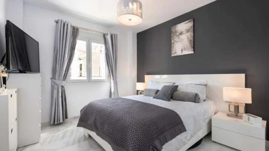 Apartamento de 3 dormitorios en Marbella, Spain No. 442 № 2