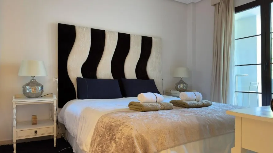 Apartamento de 3 dormitorios en Benahavís, Spain No. 704 № 10