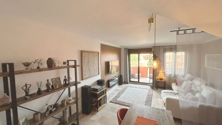 Dúplex de 3 dormitorios en Estepona, Spain No. 500 № 8