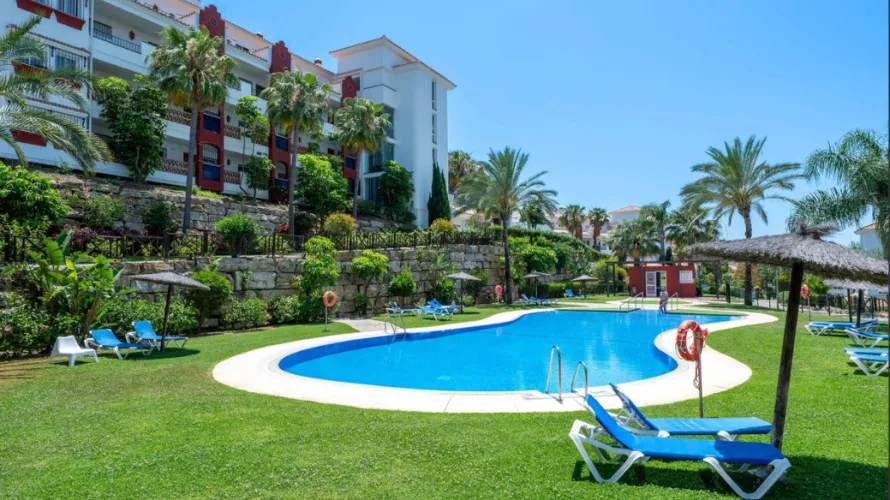 Apartamento de 2 dormitorios en Mijas Costa, Spain No. 737 № 3