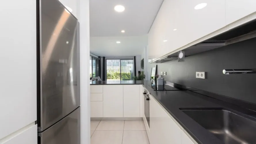 Apartamento de 2 dormitorios en Estepona, Spain No. 416 № 8