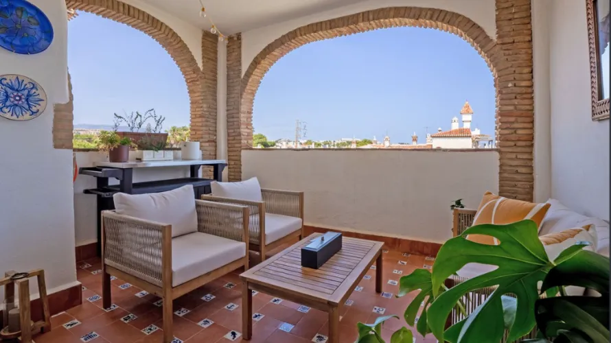 Apartamento de 2 dormitorios en Mijas Costa, Spain No. 743 № 17