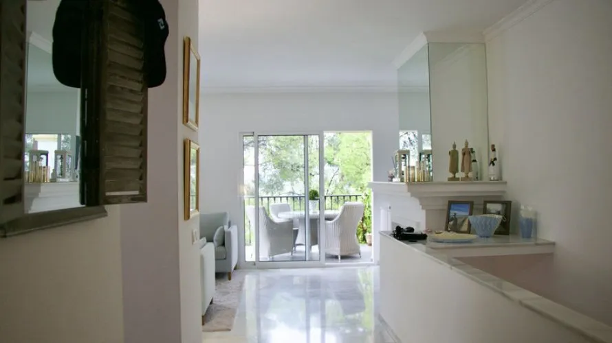 Apartamento de 2 dormitorios en Marbella, Spain No. 585 № 3