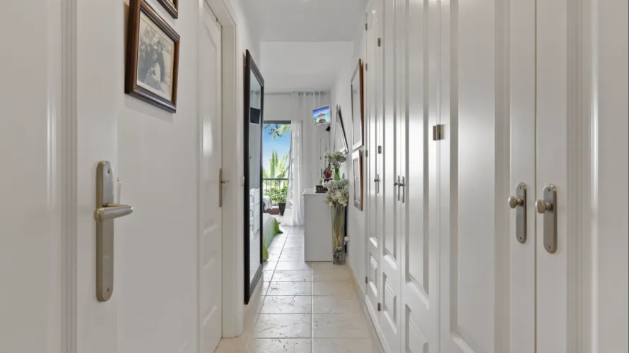 Apartamento de 2 dormitorios en Estepona, Spain No. 520 № 23