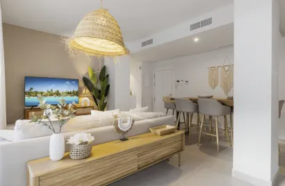 Apartamento de 3 dormitorios en Torremolinos, Spain No. 689