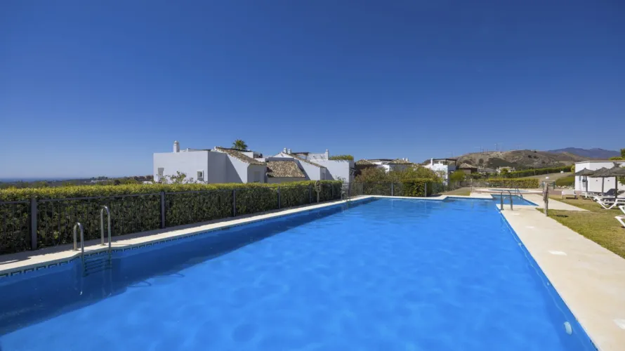 Apartamento de 3 dormitorios en Benahavís, Spain No. 766 № 2