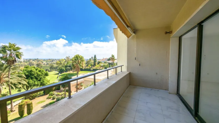 Apartamento de 2 dormitorios en Benahavís, Spain No. 449 № 7