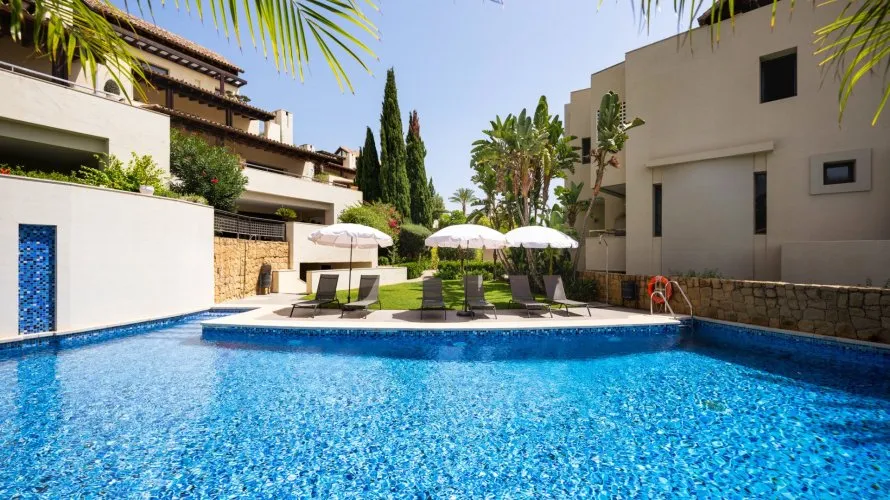 Apartamento de 3 dormitorios en Marbella, Spain No. 345 № 20