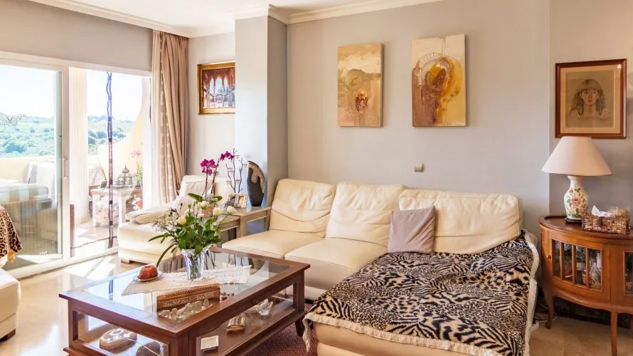 Apartamento de 2 dormitorios en Estepona, Spain No. 400 № 3