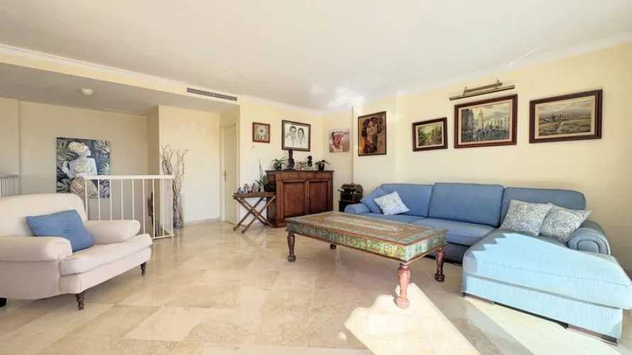 Dúplex de 4 dormitorios en Casares, Spain No. 554 № 28