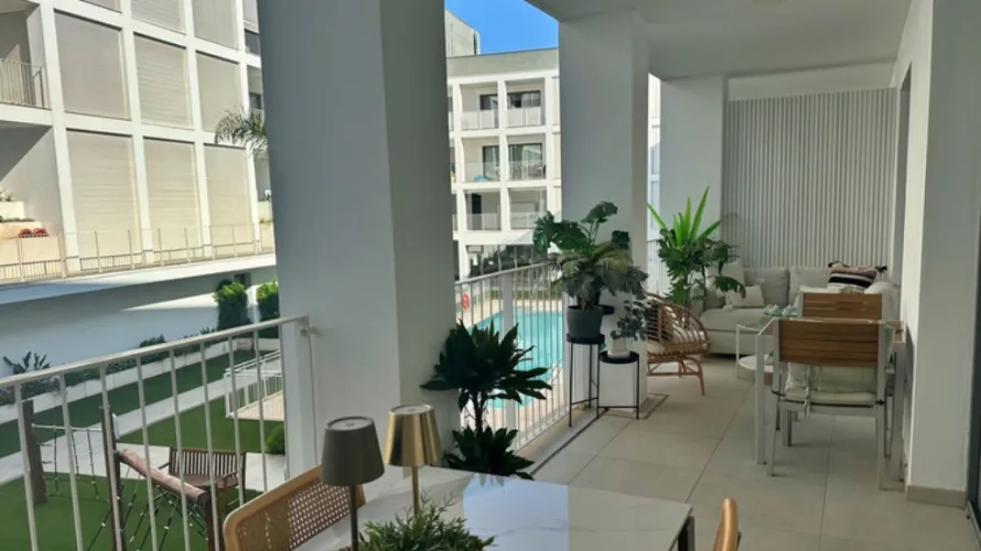 Apartamento de 3 dormitorios en Cortes (San Pedro De Alcantara), Spain No. 791 № 15