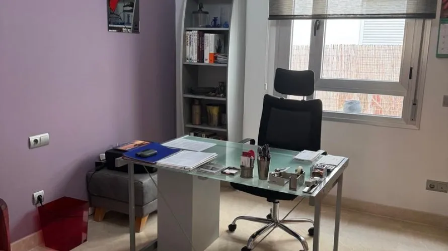 Apartamento de 3 dormitorios en Cortes (San Pedro De Alcantara), Spain No. 677 № 7