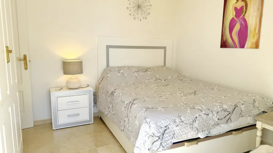 Apartamento de 3 dormitorios en Estepona, Spain No. 491 № 8