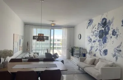 Dúplex de 3 dormitorios en Estepona, Spain No. 669