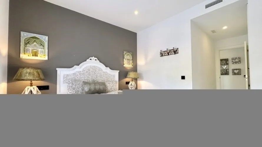 Apartamento de 3 dormitorios en Estepona, Spain No. 710 № 11