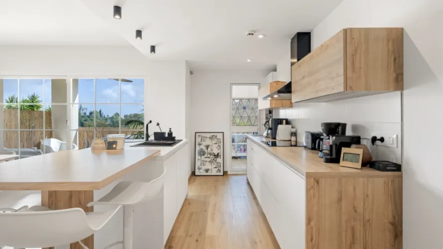 Apartamento de 3 dormitorios en Benahavís, Spain No. 690 № 8