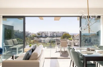 Apartamento de 3 dormitorios en Estepona, Spain No. 548