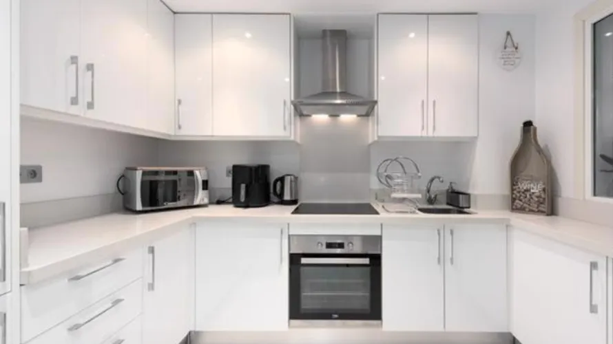 Apartamento de 3 dormitorios en Marbella, Spain No. 442 № 3