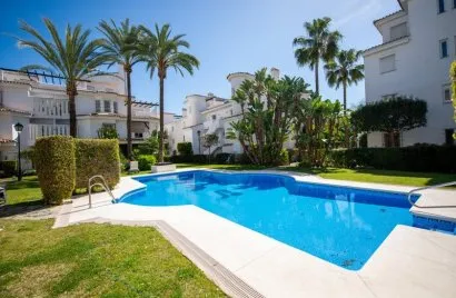 Dúplex de 2 dormitorios en Nueva Andalucía, Spain No. 404