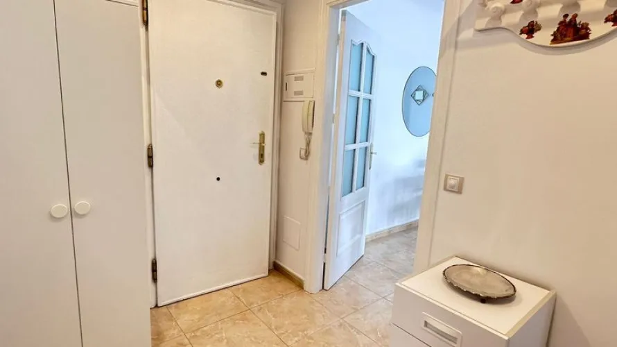 Apartamento de 2 dormitorios en Marbella, Spain No. 596 № 11