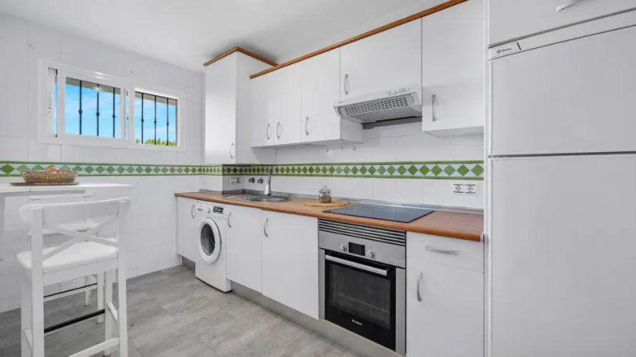 Apartamento de 2 dormitorios en Mijas Costa, Spain No. 737 № 13