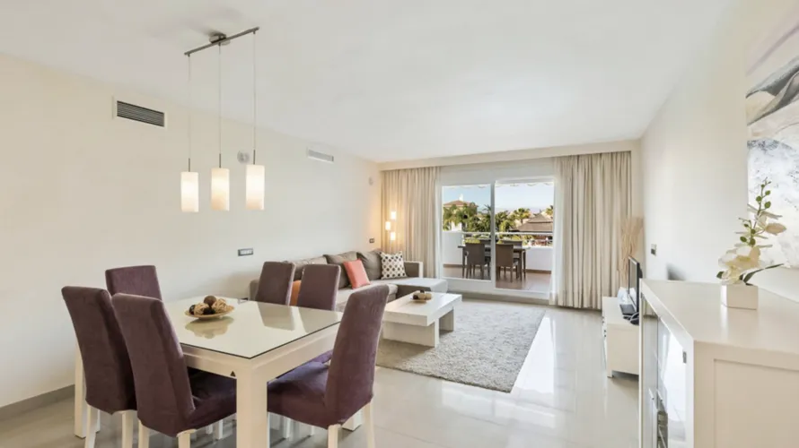 Apartamento de 2 dormitorios en Estepona, Spain No. 540