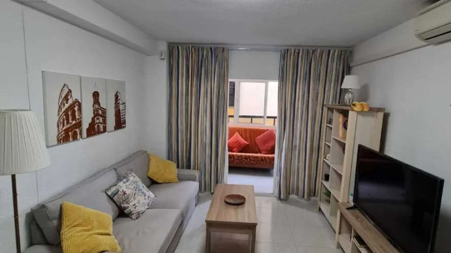 Apartamento de 2 dormitorios en Fuengirola, Spain No. 455 № 2