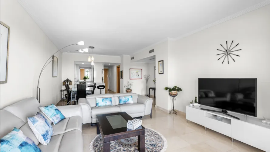 Apartamento de 2 dormitorios en Estepona, Spain No. 782 № 5