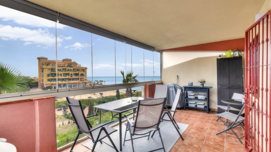 Apartamento de 2 dormitorios en Fuengirola, Spain No. 692 № 2