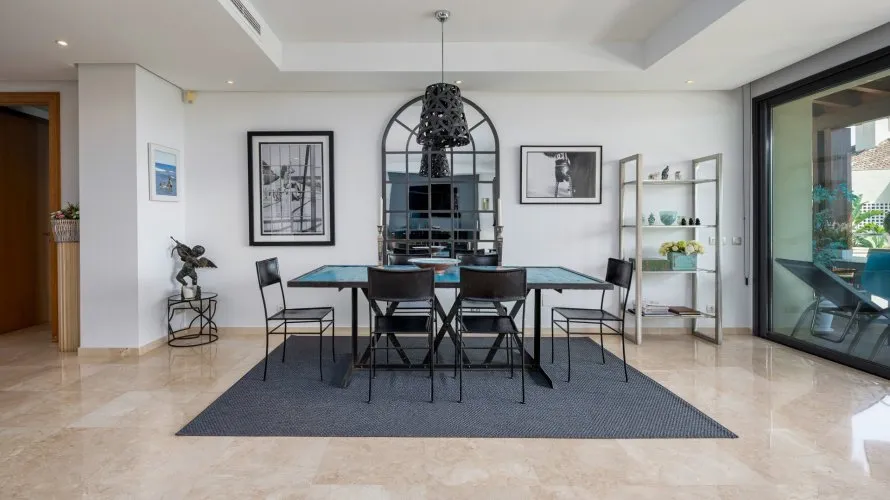 Apartamento de 3 dormitorios en Marbella, Spain No. 345 № 24