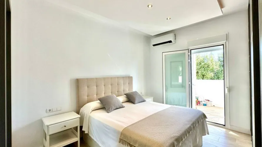 Apartamento de 2 dormitorios en Estepona, Spain No. 444 № 10