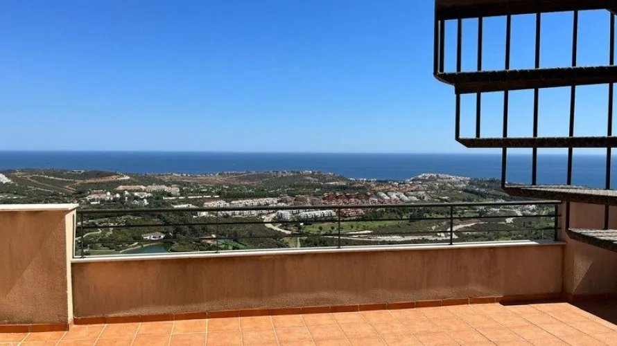 Ático de 3 dormitorios en Casares, Spain No. 423 № 1