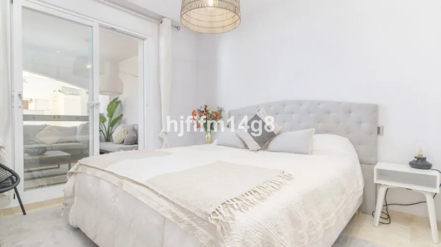 Apartamento de 2 dormitorios en Marbella, Spain No. 587 № 8
