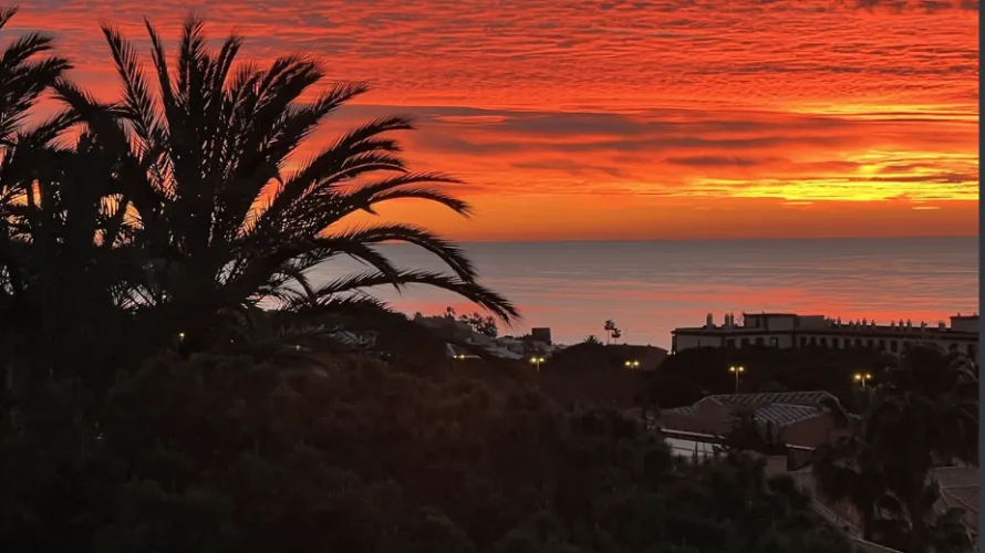 Apartamento de 2 dormitorios en Mijas Costa, Spain No. 743 № 2