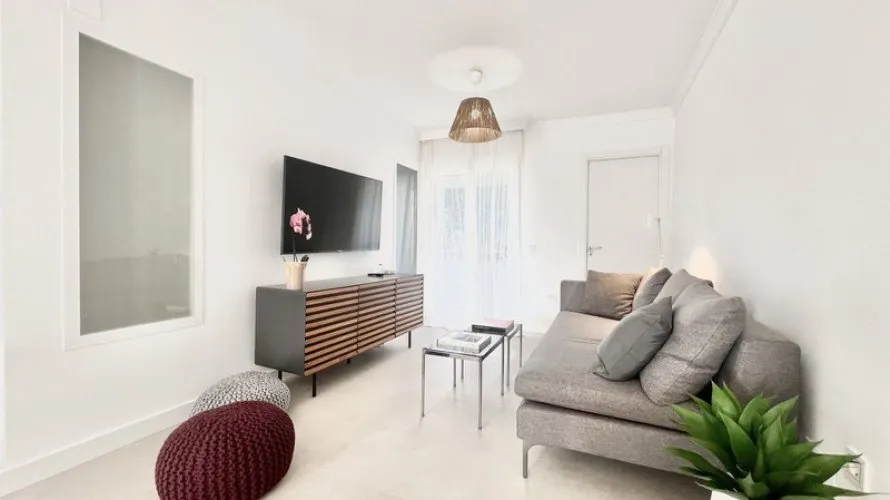 Dúplex de 3 dormitorios en Estepona, Spain No. 498 № 9