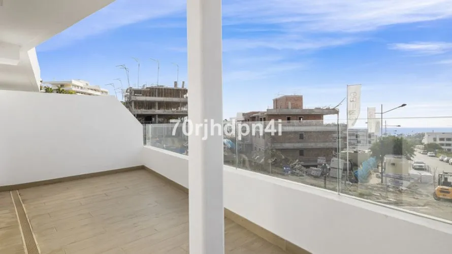 Apartamento de 2 dormitorios en Estepona, Spain No. 654 № 24