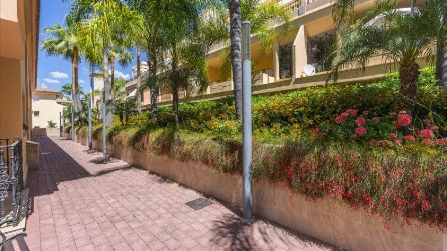 Apartamento de 1 dormitorio en Nueva Andalucía, Spain No. 643 № 13