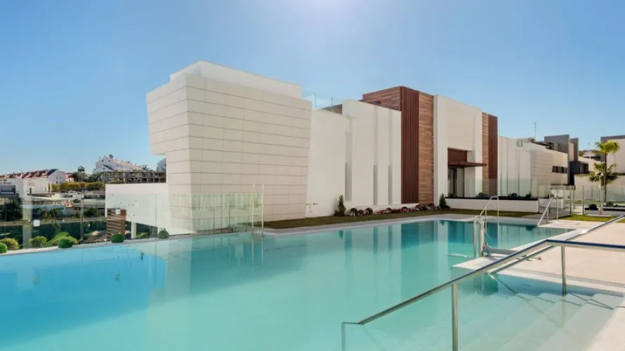 Apartamento de 2 dormitorios en Estepona, Spain No. 296 № 18