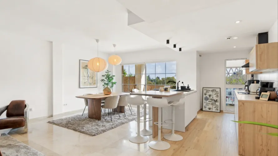 Apartamento de 3 dormitorios en Benahavís, Spain No. 690 № 14