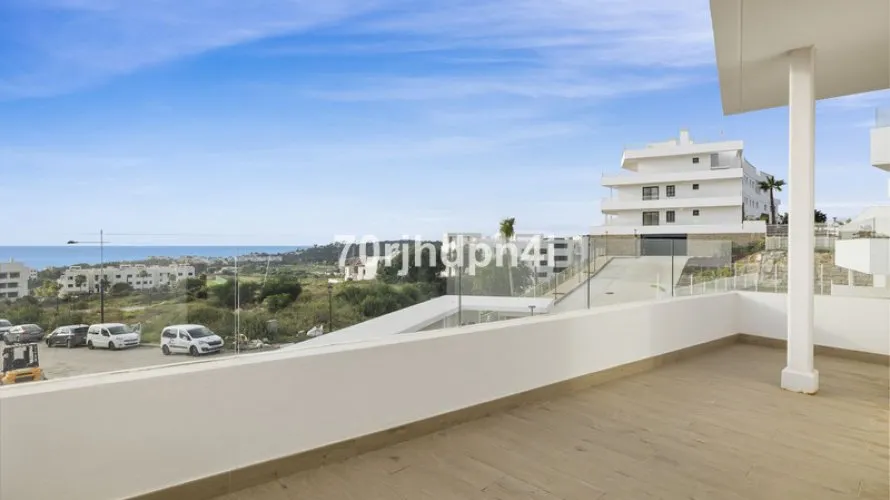 Apartamento de 2 dormitorios en Estepona, Spain No. 654 № 23