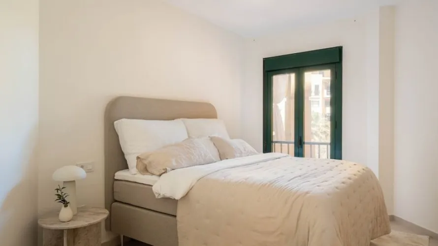 Apartamento de 4 dormitorios en Cortes (San Pedro De Alcantara), Spain No. 723 № 18