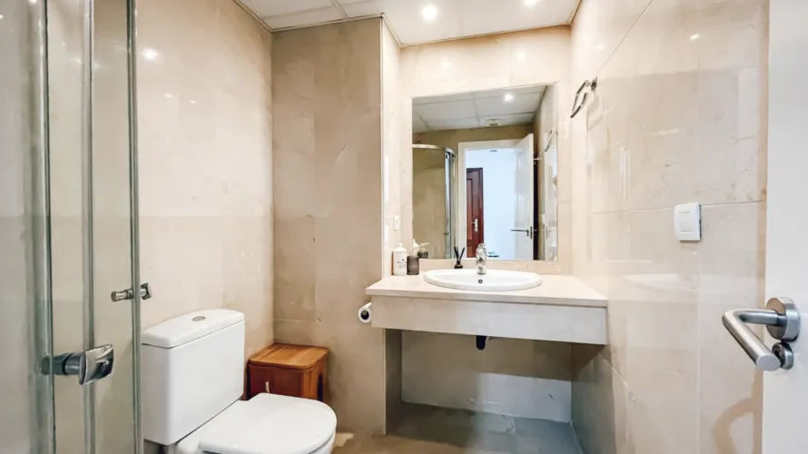 Apartamento de 2 dormitorios en Marbella, Spain No. 779 № 9