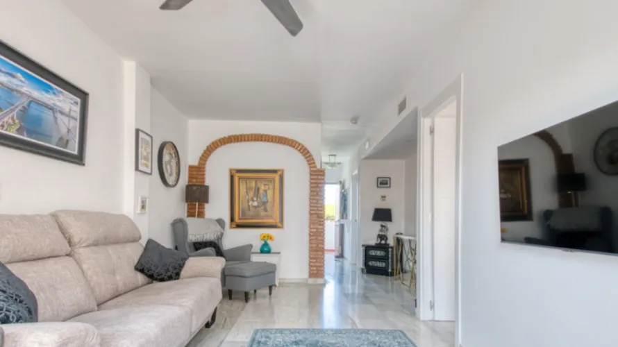 Apartamento de 2 dormitorios en Mijas Costa, Spain No. 763 № 6