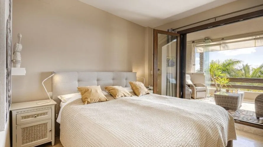 Apartamento de 2 dormitorios en Estepona, Spain No. 653 № 21