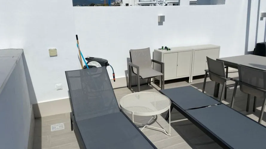 Apartamento de 2 dormitorios en Estepona, Spain No. 446 № 1