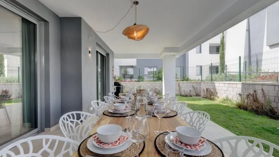 Apartamento de 2 dormitorios en Estepona, Spain No. 647 № 3